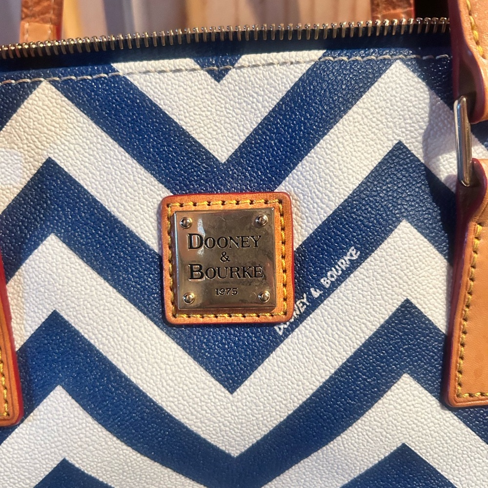 Dooney & Bourke Navy and White Chevron Tote set - Picture 2 of 14